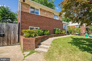 6412 Rolling Ridge Dr, Capitol Heights, MD 20743 - Photo 2