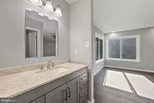 37 Lakeside Dr, Greenbelt, MD 20770 - Photo 12