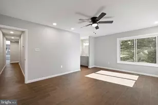 37 Lakeside Dr, Greenbelt, MD 20770 - Photo 10