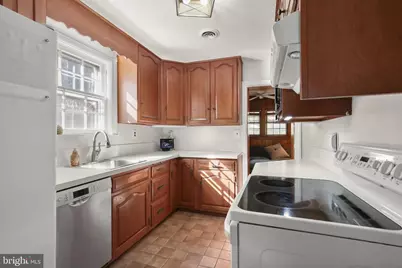 6904 Wake Forest Drive, College Park, MD 20740 - Photo 16