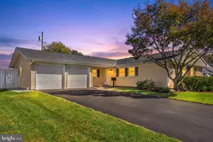 12224 Wynmore Ln, Bowie, MD 20715 - Photo 2