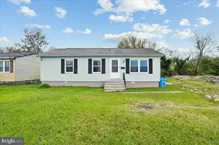 319 W Chesapeake Ave, Crisfield, MD 21817 - Photo 2