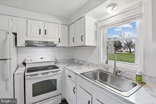 319 W Chesapeake Ave, Crisfield, MD 21817 - Photo 12