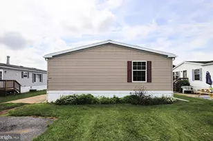 16847 Longfellow Ct, Hagerstown, MD 21740 - Photo 2