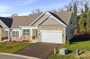 12928 Hawkins Cir, Hagerstown, MD 21742 - Photo 2