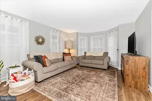 11510 Orange Blossom Ct, Smithsburg, MD 21783 - Photo 4