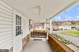 208 Fulton St, Hancock, MD 21750 - Photo 2