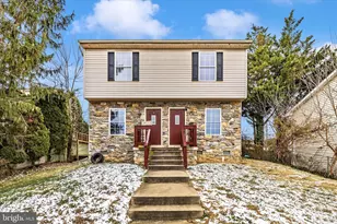 915 Rose Hill Ave, Hagerstown, MD 21740 - Photo 1
