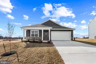 645 Armstrong Ave, Hagerstown, MD 21740 - Photo 1