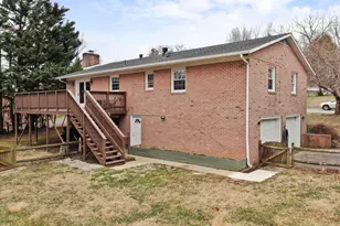 1056 Valleybrook Dr, Hagerstown, MD 21742 - Photo 8