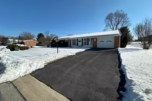 10829 Oak Valley Dr, Hagerstown, MD 21740 - Photo 4