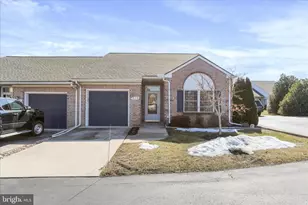 340 Sunbrook Ln, Hagerstown, MD 21741 - Photo 2