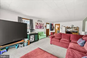 18441 Woodside Dr, Hagerstown, MD 21740 - Photo 8