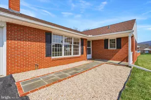 22054 Mohawk Dr, Smithsburg, MD 21783 - Photo 6