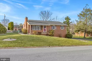 18360 Woodside Dr, Hagerstown, MD 21740 - Photo 2