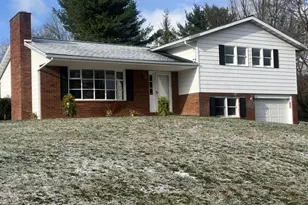 19119 Woodhaven Dr, Hagerstown, MD 21742 - Photo 2