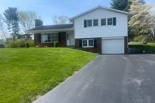 19119 Woodhaven Dr, Hagerstown, MD 21742 - Photo 2