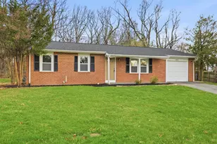 17821 Greentree Ln, Hagerstown, MD 21740 - Photo 2