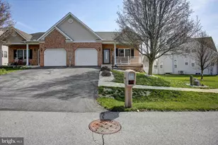 14217 Shelby Cir, Hagerstown, MD 21740 - Photo 2