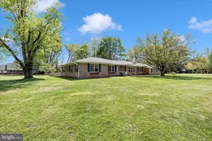 19103 Woodhill Dr, Hagerstown, MD 21742 - Photo 2