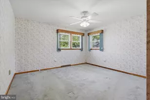 12037 Ronnie Dr, Hagerstown, MD 21742 - Photo 14