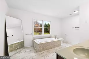 11411 Woodview Dr, Hagerstown, MD 21742 - Photo 14