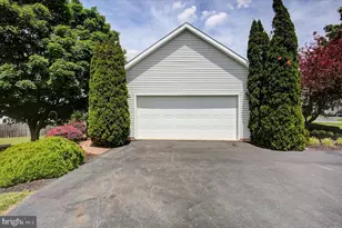 13418 Wellspring Dr, Hagerstown, MD 21740 - Photo 10