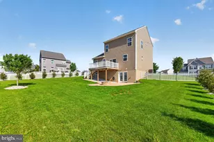 18101 Petworth Cir, Hagerstown, MD 21740 - Photo 2