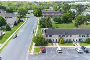 327 E Ridge Dr, Hagerstown, MD 21740 - Photo 2