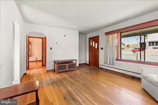 246 Maryland Ave, Hancock, MD 21750 - Photo 6