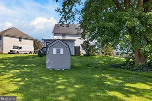 1048 Hampton Cir, Hagerstown, MD 21742 - Photo 10