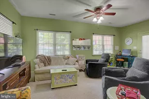 240 Sunbrook Ln, Hagerstown, MD 21742 - Photo 8