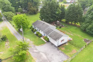 10703 Yvonne Ln, Williamsport, MD 21795 - Photo 2