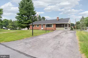 10602 Oak Tree Cir, Williamsport, MD 21795 - Photo 2