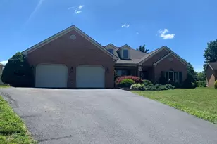 19009 Rock Maple Dr, Hagerstown, MD 21742 - Photo 2