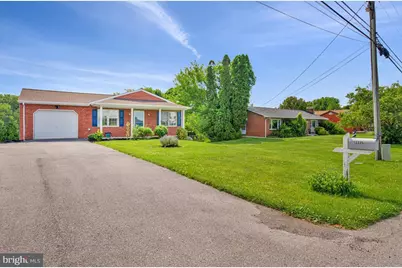 12225 W Lawn Lane, Hagerstown, MD 21740 - Photo 2