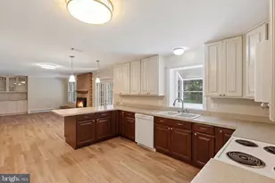 19103 Woodhill Dr, Hagerstown, MD 21742 - Photo 16