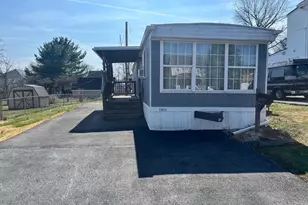 17813 Sherman Ave, Hagerstown, MD 21740 - Photo 2