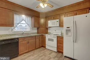 17203 Amber Dr, Hagerstown, MD 21740 - Photo 16