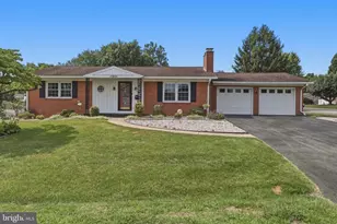 17601 Meadowood Dr, Hagerstown, MD 21740 - Photo 1