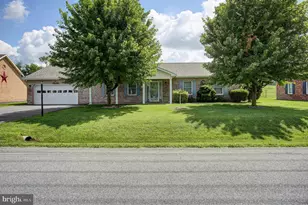 1206 S Pointe Dr, Hagerstown, MD 21740 - Photo 2