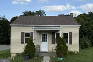 126 Fairview Dr, Hancock, MD 21750 - Photo 2