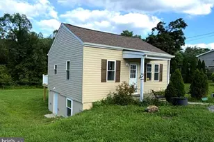 126 Fairview Dr, Hancock, MD 21750 - Photo 1