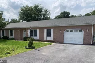 15 Plantation Dr, Hagerstown, MD 21740 - Photo 2