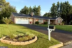24 Springfield Ln, Williamsport, MD 21795 - Photo 2