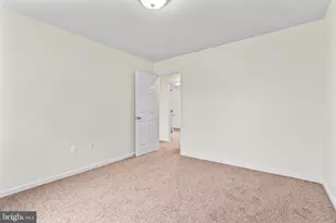 1213 S Pointe Dr, Hagerstown, MD 21740 - Photo 18