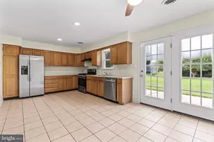 1213 S Pointe Dr, Hagerstown, MD 21740 - Photo 6