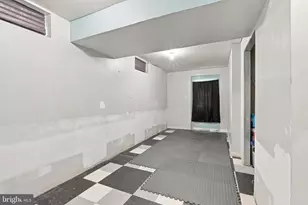 1045 W Irvin Ave, Hagerstown, MD 21742 - Photo 32