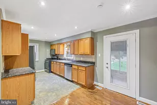 421 Vermont Ave, Hagerstown, MD 21740 - Photo 12