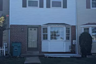 215 Queen Annes Ct, Hagerstown, MD 21740 - Photo 2